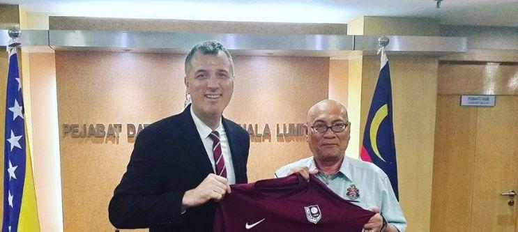 Gradonačelnik Kuala Lumpura na poklon dobio dres FK Sarajevo
