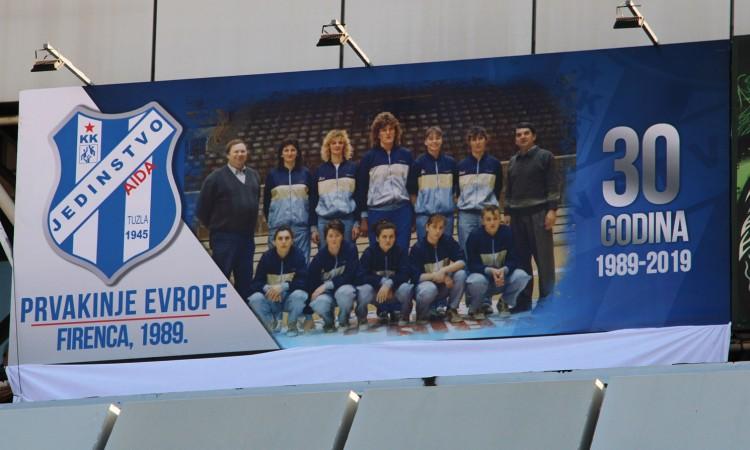 Krov Mejdana krasi fotografija košarkaških prvakinja Evrope iz 1989. godine