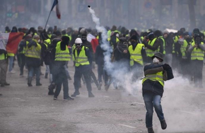 Žuti prsluci ponovno na ulicama Francuske, policija bacila suzavac