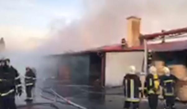 Veliki požar u fabrici papira u Hrvatskoj
