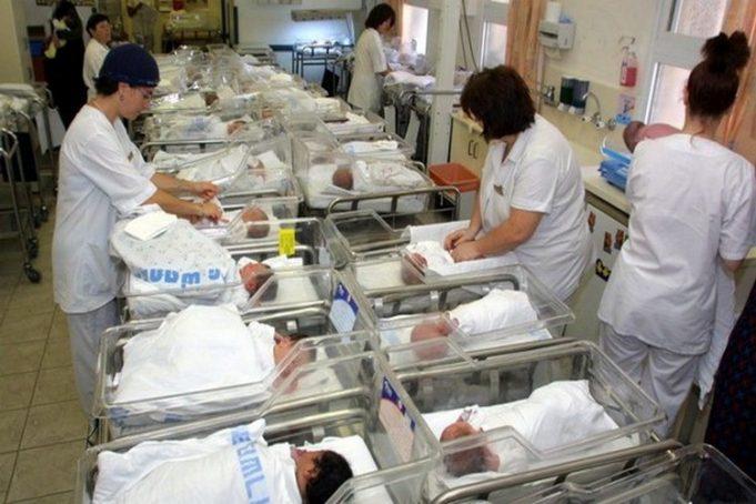 U UKC-u Tuzla nisu rijetke maloljetničke trudnoće: Četiri djevojčice sa 15 godina postale majke
