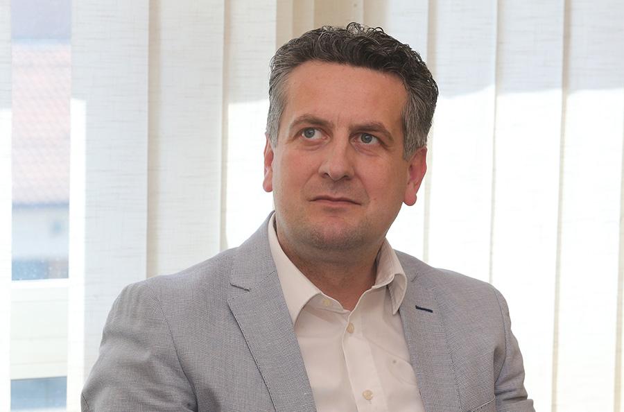 Gradonačelnik Istočnog Sarajeva najavio podršku onima koji nazive firmi pišu ćirilicom