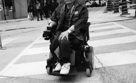 Muškarcu u invalidskim kolicima se ispraznila pogonska baterija - Avaz
