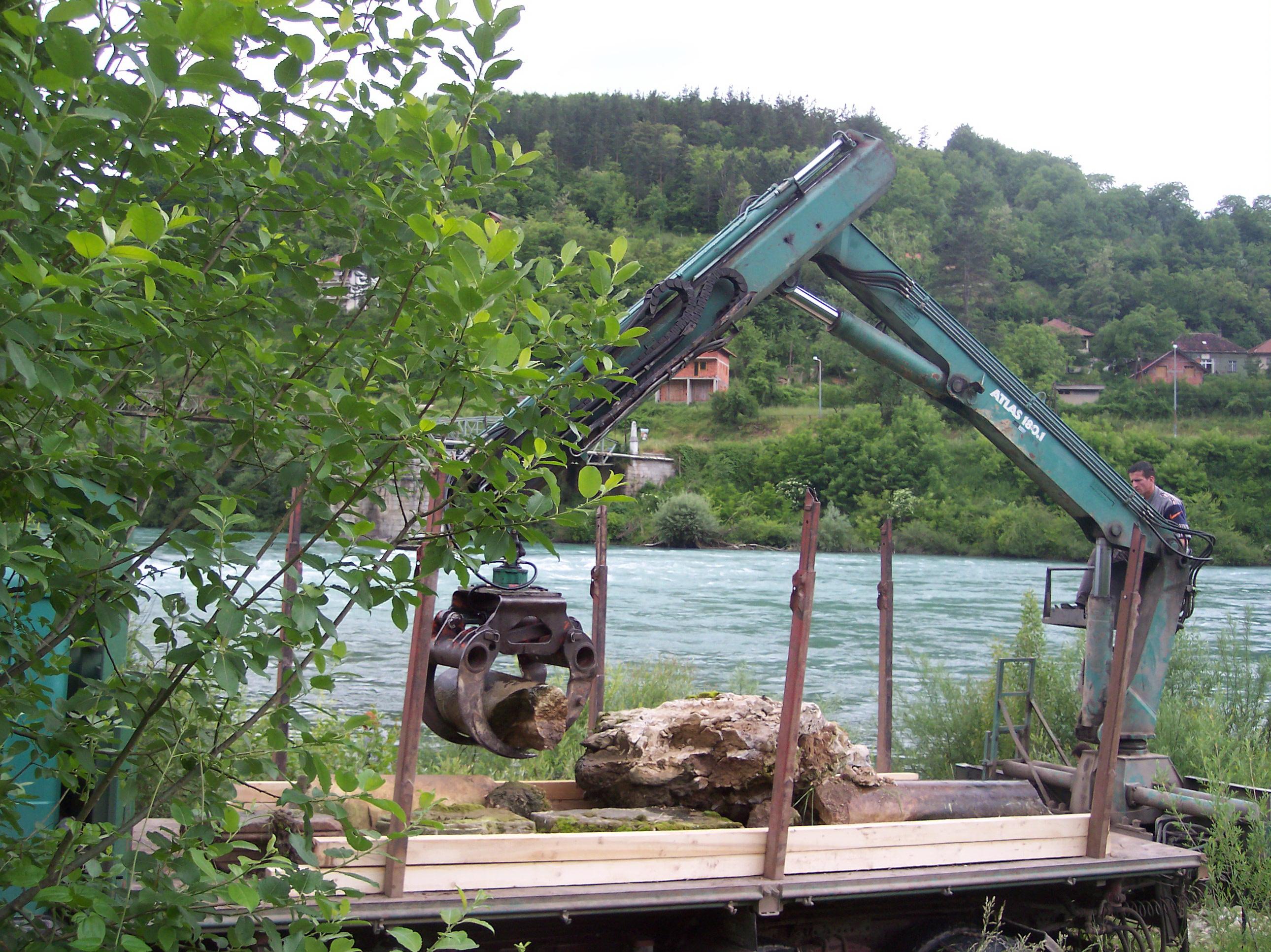 Juni 2006. godine: Fragmenti s obale Drine dopremljeni u harem - Avaz
