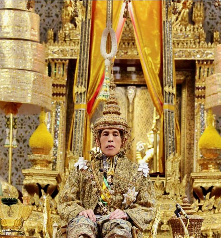 Kruna kralja Tajlanda teška više od sedam kilograma