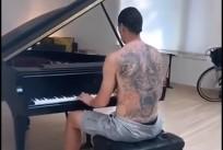 Kako Zlatan Ibrahimović svira klavir