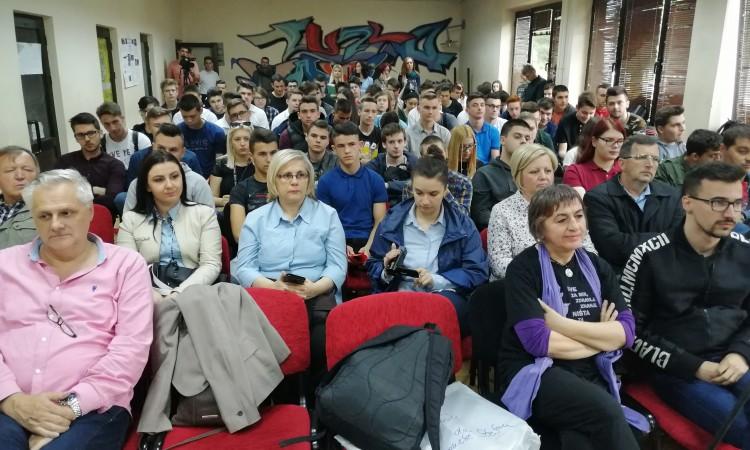 Staša Zajović: Umjesto u ratove i naoružanja, novac trebamo ulagati u igrališta, škole