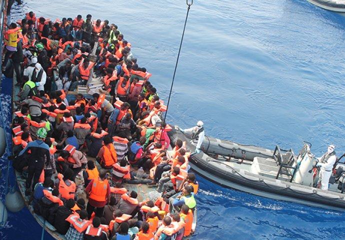 Vojni brodovi spasili 216 migranata, među njima jedna trudnica i veliki broj djece