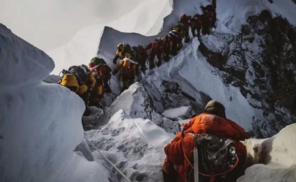 Niko nije primijetio ovaj uznemirujući detalj na fotografiji gužve s Mont Everesta