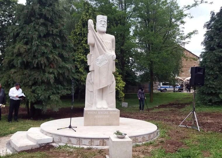 Sramotan čin: Otkriven spomenik zločincu Draži Mihailoviću u Bileći