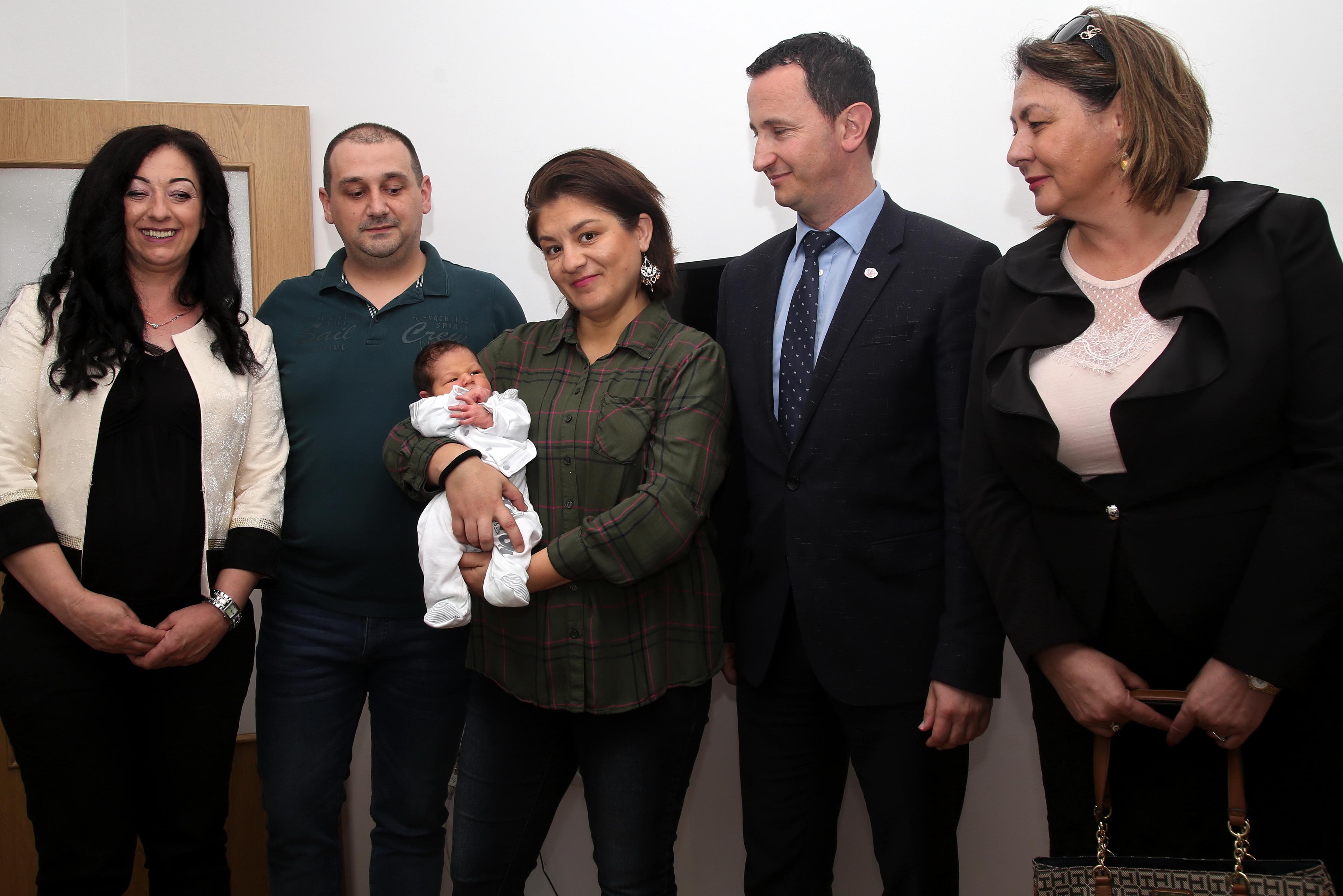 Članovi Udruženje porodica sa problemom steriliteta "Bebe" - Avaz