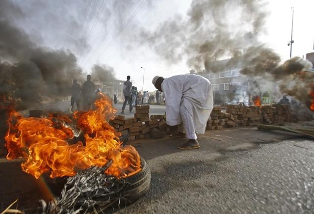 Sudanske snage sigurnosti upale u kamp i ubile najmanje 35 demonstranata