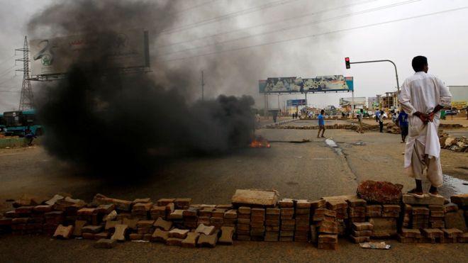 Broj poginulih u neredima u Sudanu porastao na 101: Demonstranti odbacili poziv na pregovore