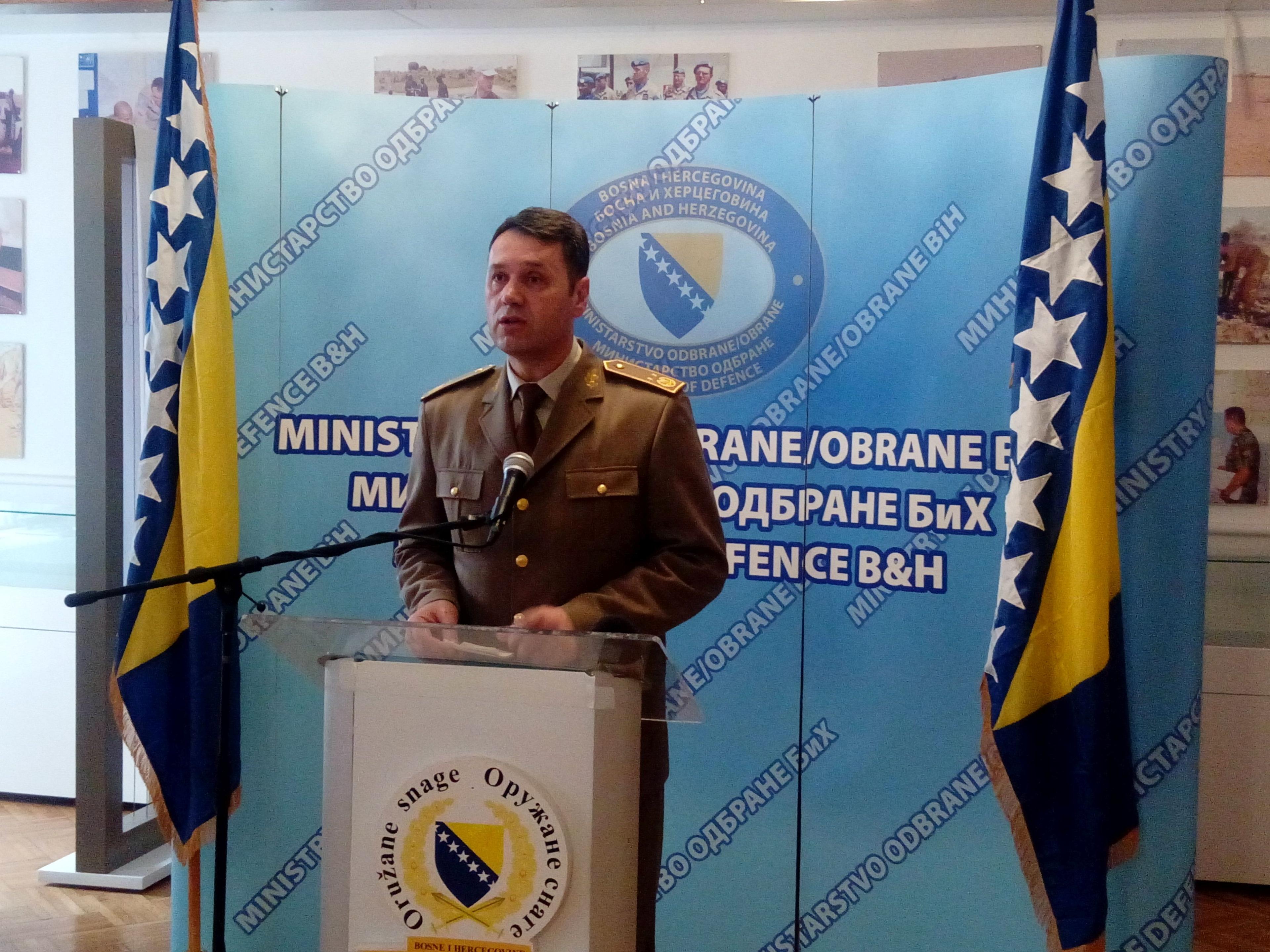 General Mašović naredio da se sve lokacije OSBiH obilježe u skladu s Pravilom službe