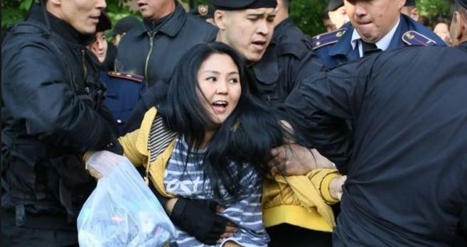 Zatvorena birališta u Kazahstanu, privedeno 500 demonstranata