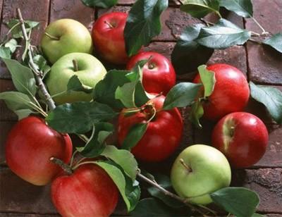 Indija povećala carine SAD: Na udaru jabuke, bademi, hemijski proizvodi
