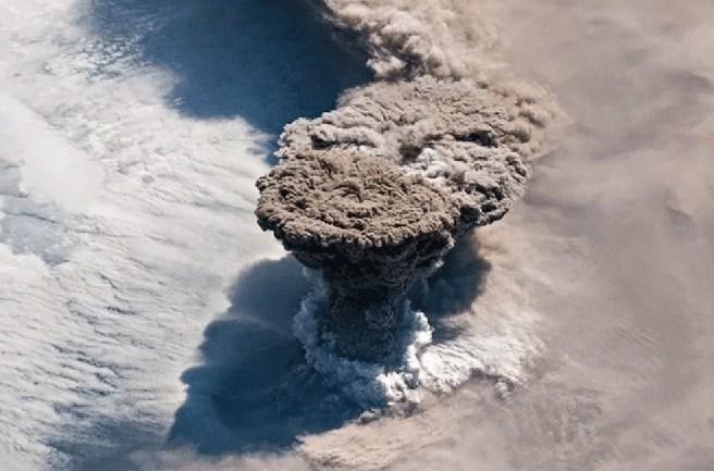 Prikaz erupcije vulkana - Avaz