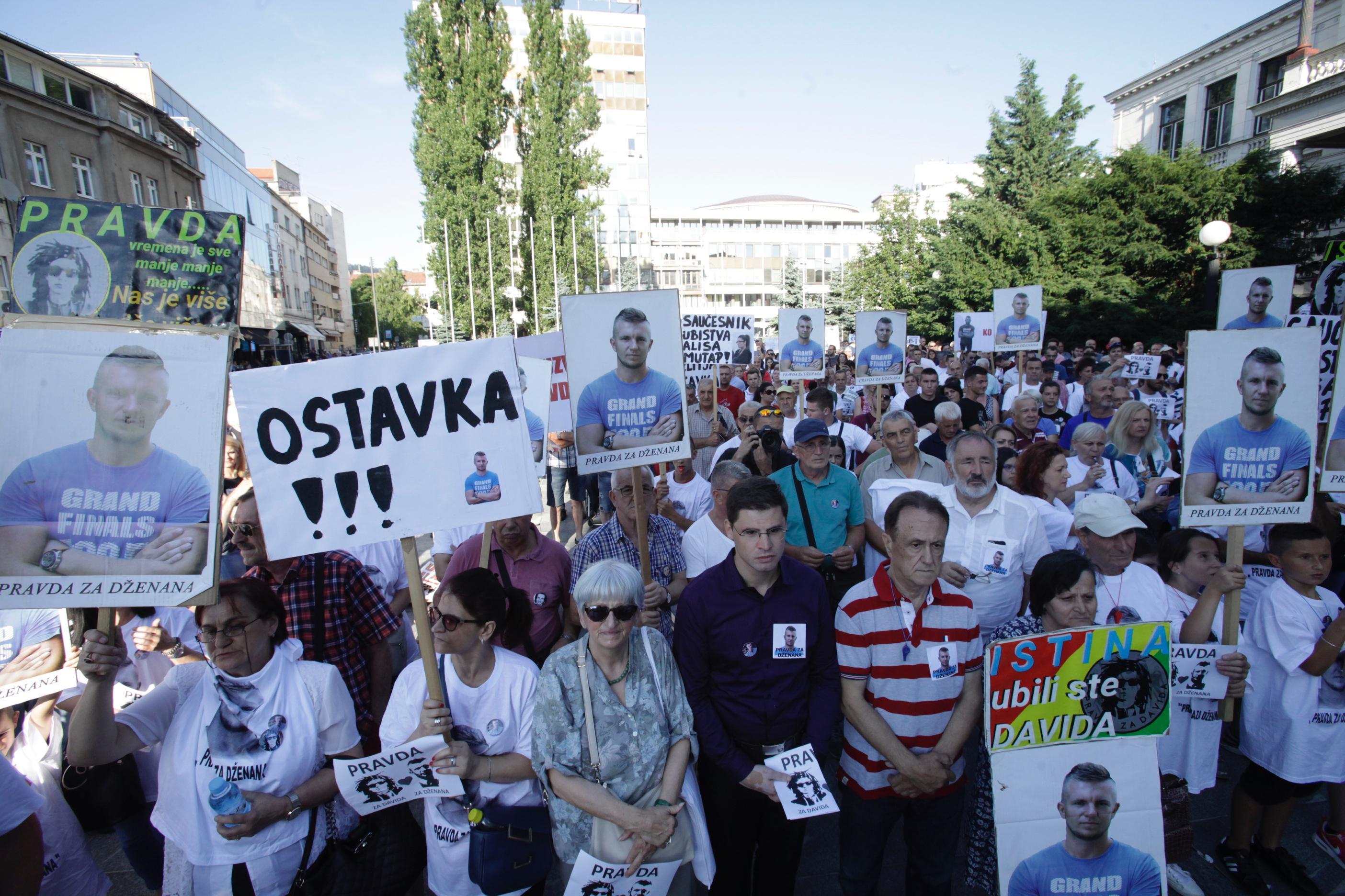 Protesti u Sarajevu: Stotine građana se okupilo zahtijevajući pravdu za Dženana