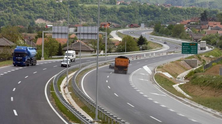 Zbog klizišta zatvorena dionica autoputa A-1 kod Sarajeva