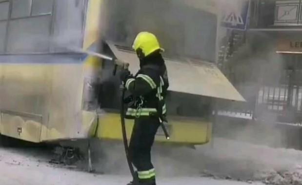 Zapaljen autobus u Lončarima - Avaz
