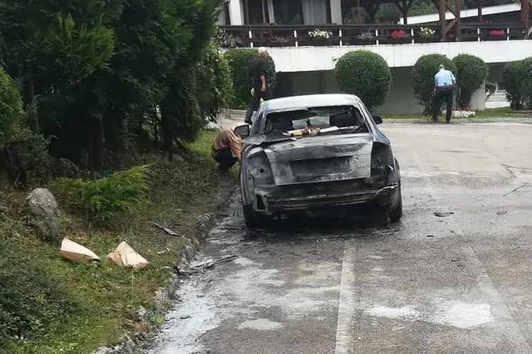 Na Tjentištu izgorio automobil radnika Nacionalnog parka ''Sutjeska''