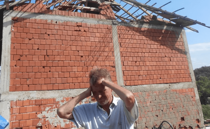 Potresna priča: Rodio se bez obje šake i sagradio kuću, ali je u trenu ostao bez svega