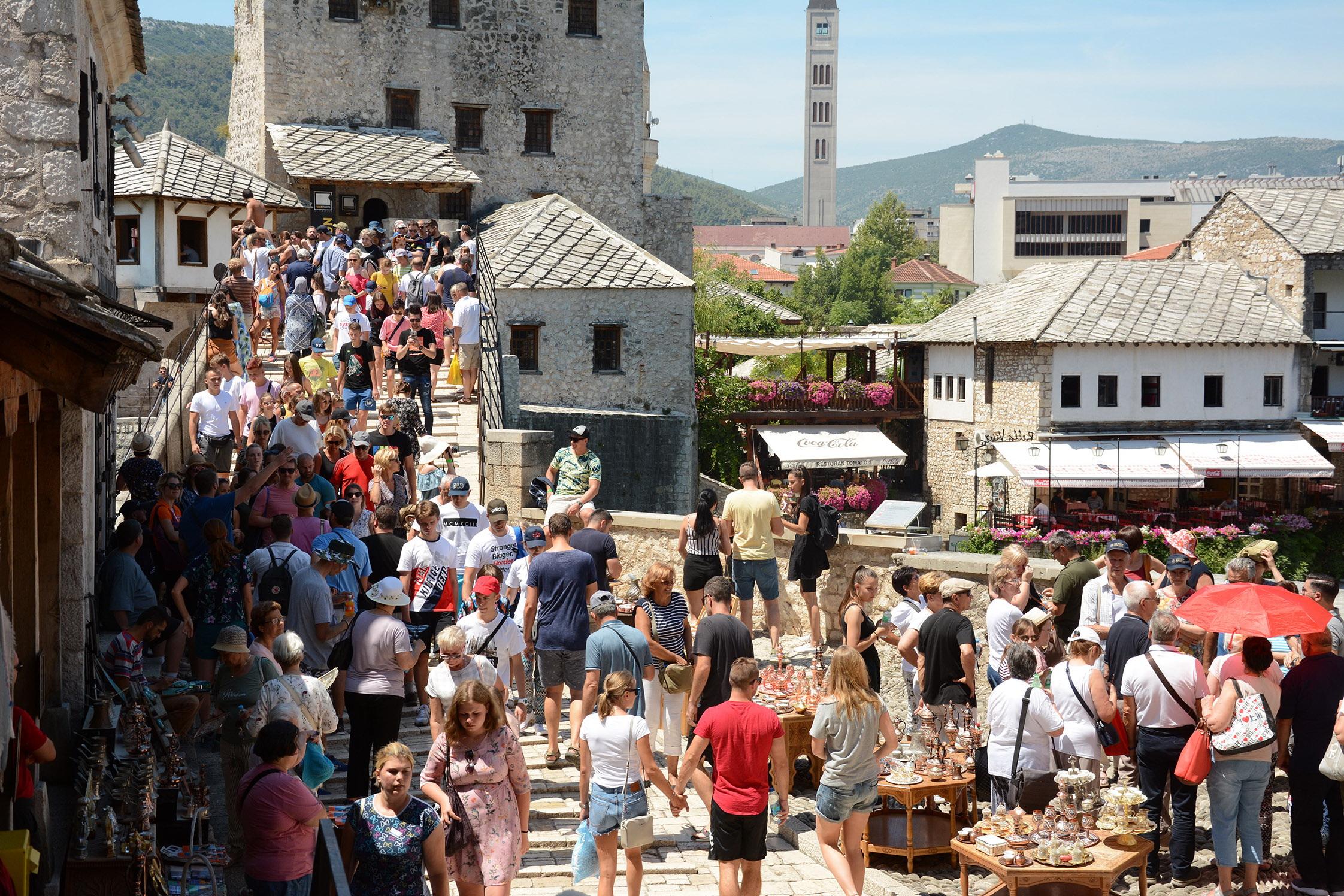 U historijsku jezgru Mostara uvodi se red