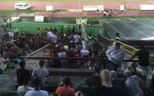 Drama na Koševu: Pozlilo navijaču Sarajeva, prevezen na nosilima u bolnicu