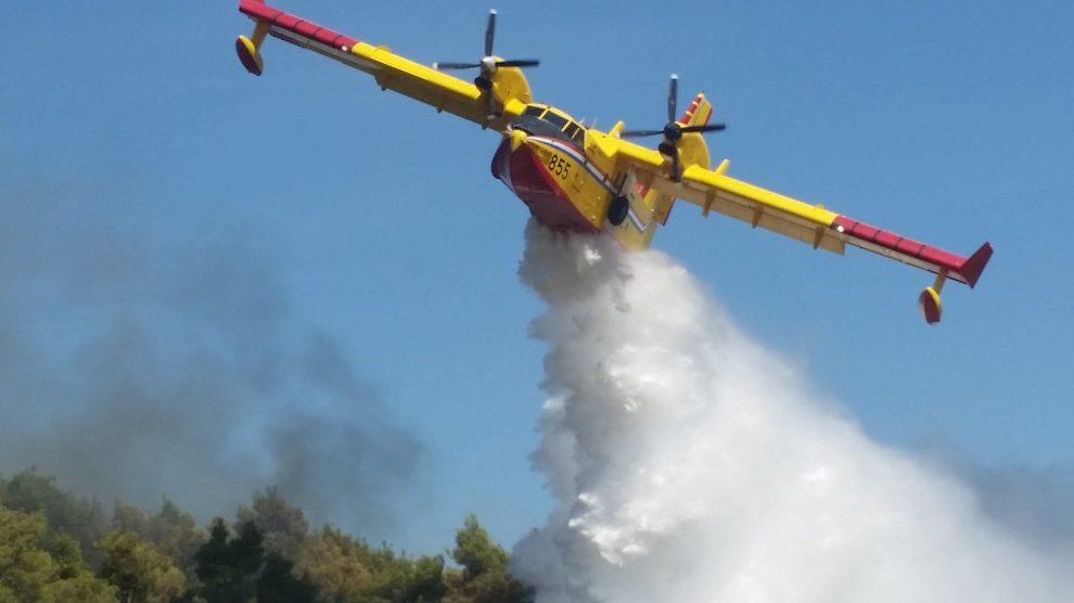 Veliki požar u Kninu: Sedam aviona gasi vatru