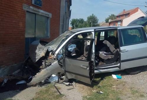 Tragedija u Srbiji: Vozilom se zakucali u zid, poginuo Perica