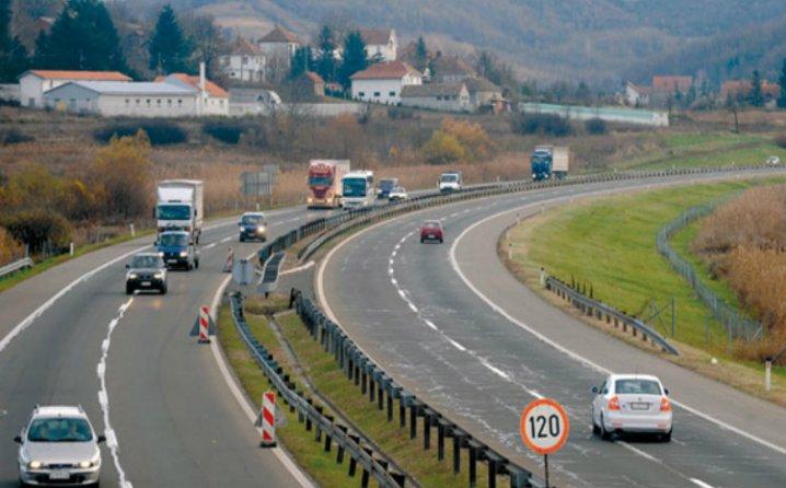 Zbog saobraćajne nesreće obustavljen saobraćaj na dionici autoputa A-1 Zenica jug - Kakanj