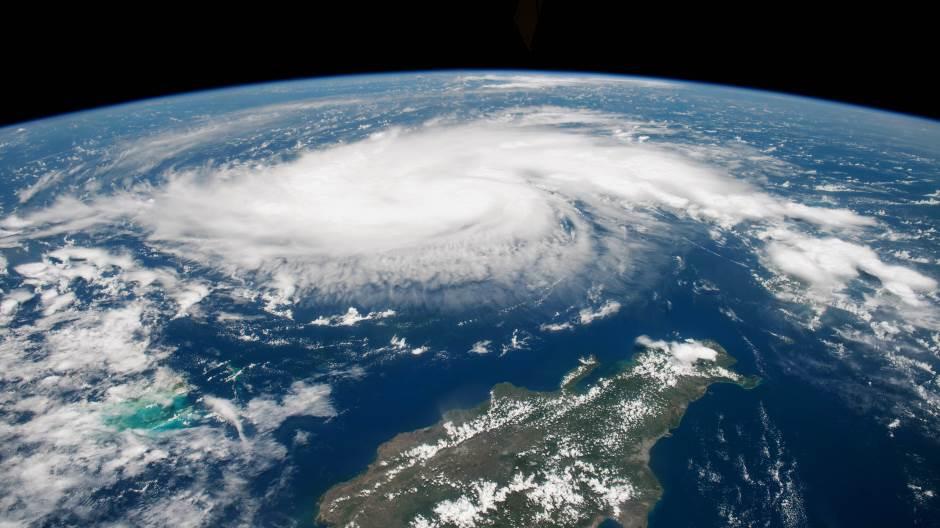 Uragan Dorijan prerastao u petu kategoriju, udarit će u Bahame