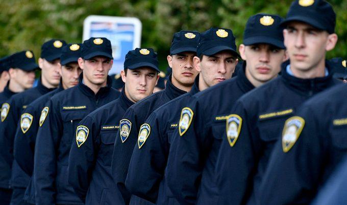 Hrvatska aktivira 2.000 penzionisanih policajaca zbog migranata i nadzora granice s BiH