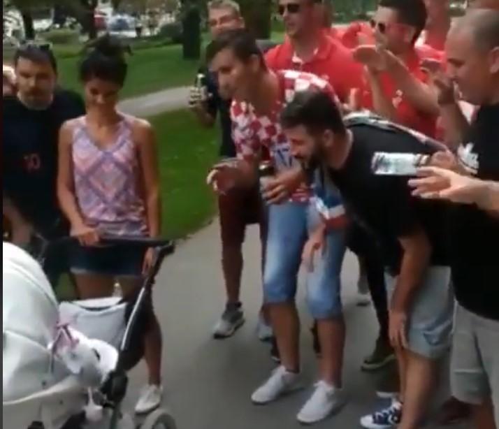 Hit: Navijači Hrvatske djetetu u Slovačkoj na ulici otpjevali uspavanku
