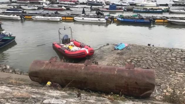 Potresne fotografije: Tijelo repera Grua prijatelji izvukli iz rijeke i stavili u čamac!
