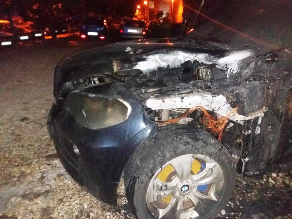 U Mostaru zapaljen automobil: Vlasnica BMW-a tvrdi da je požar podmetnut
