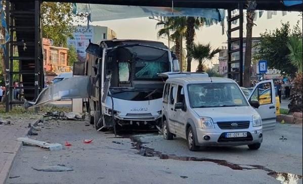 U napadu oštećen autobus i još nekoliko vozila - Avaz