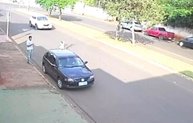 Snimak nadzorne kamere ispred koje je ubica sreo Marijanu - Avaz