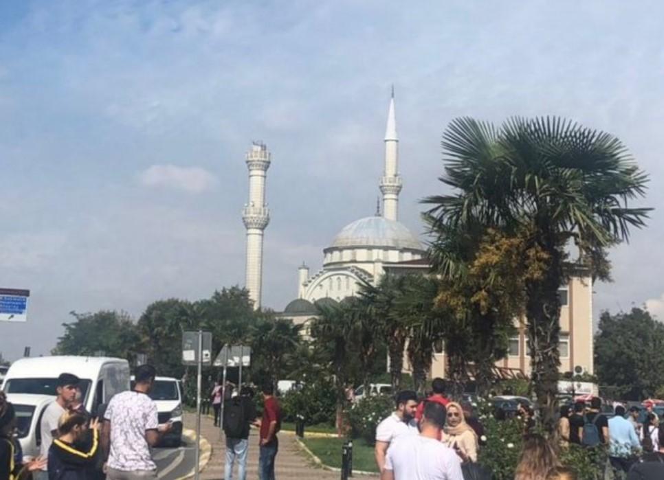 Oštećena džamija u Istanbulu - Avaz