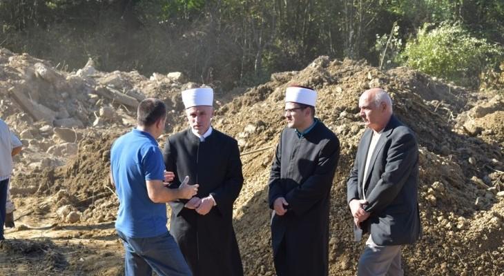 Muftija Kudić posjetio lokalitet nove grobnice u naselju Rizvanovići