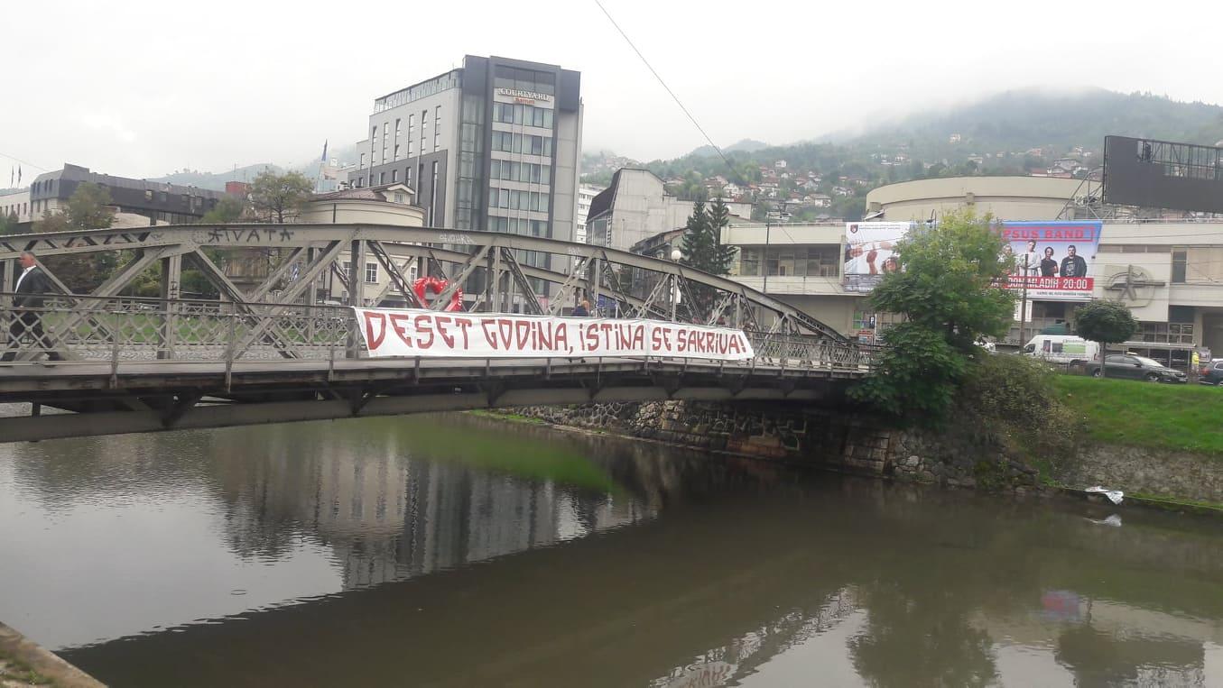 Transparent na Skenderija mostu - Avaz