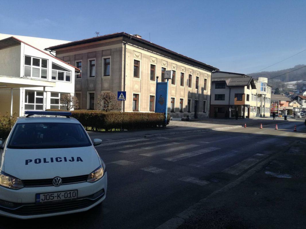 Nezapamćen slučaj u Busovači: Zaštitar u banci, ogrezao u kocki, penzionerki skinuo 1.500 KM s računa