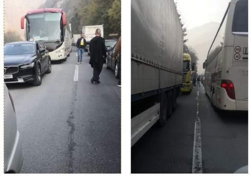 Kolaps kod tunela Vranduk: Sudarili se kamion i vozilo