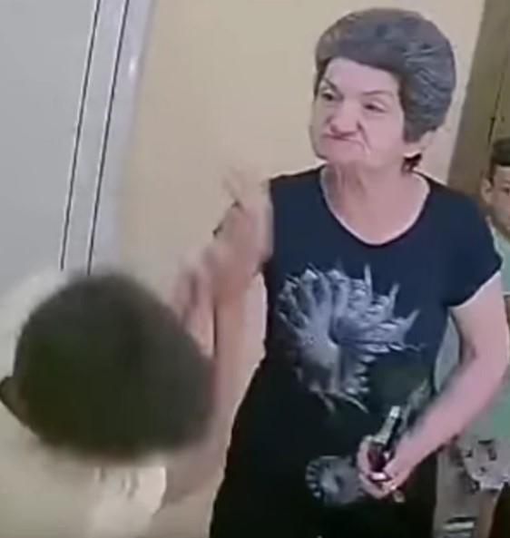 Šokantan snimak iz Bora: Smetala joj buka pa šamarala djecu