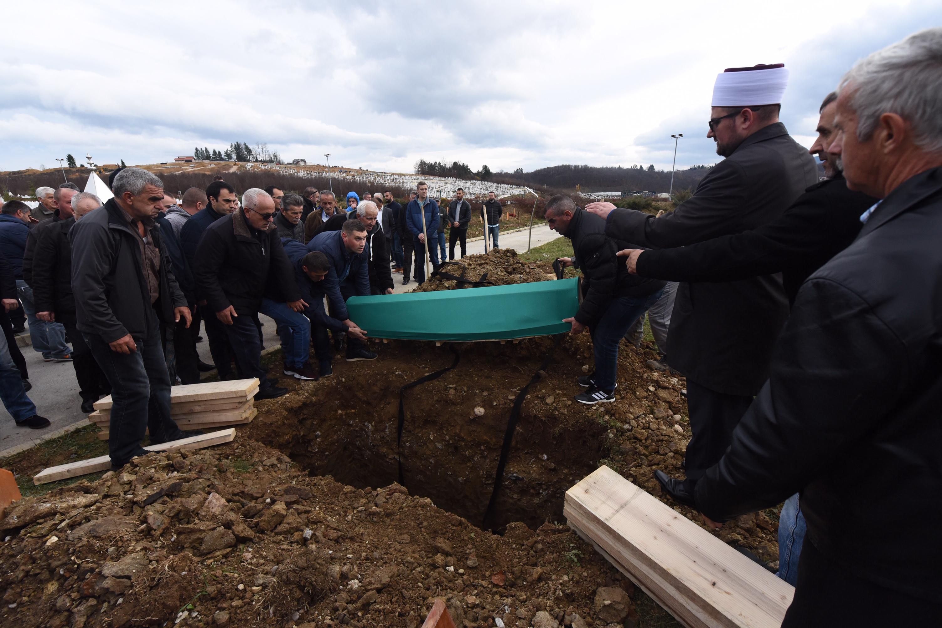 Klanjana dženaza komandantu odbrane Srebrenice Hakiji Meholjiću