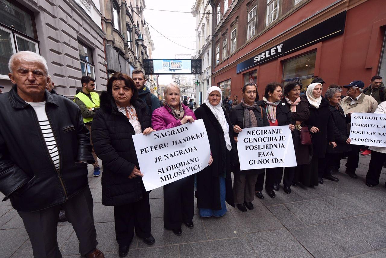 Žrtve i svjedoci genocida ispred Ambasade Švedske: Spremili smo odgovor na pismo