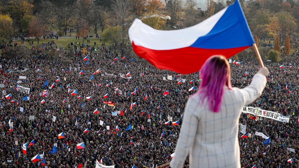 Oko 300.000 ljudi u Pragu tražilo demokratske reforme u Čehoslovačkoj