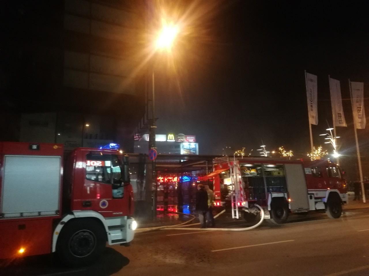 Ugašen požar u tržnom centru BBI u Sarajevu