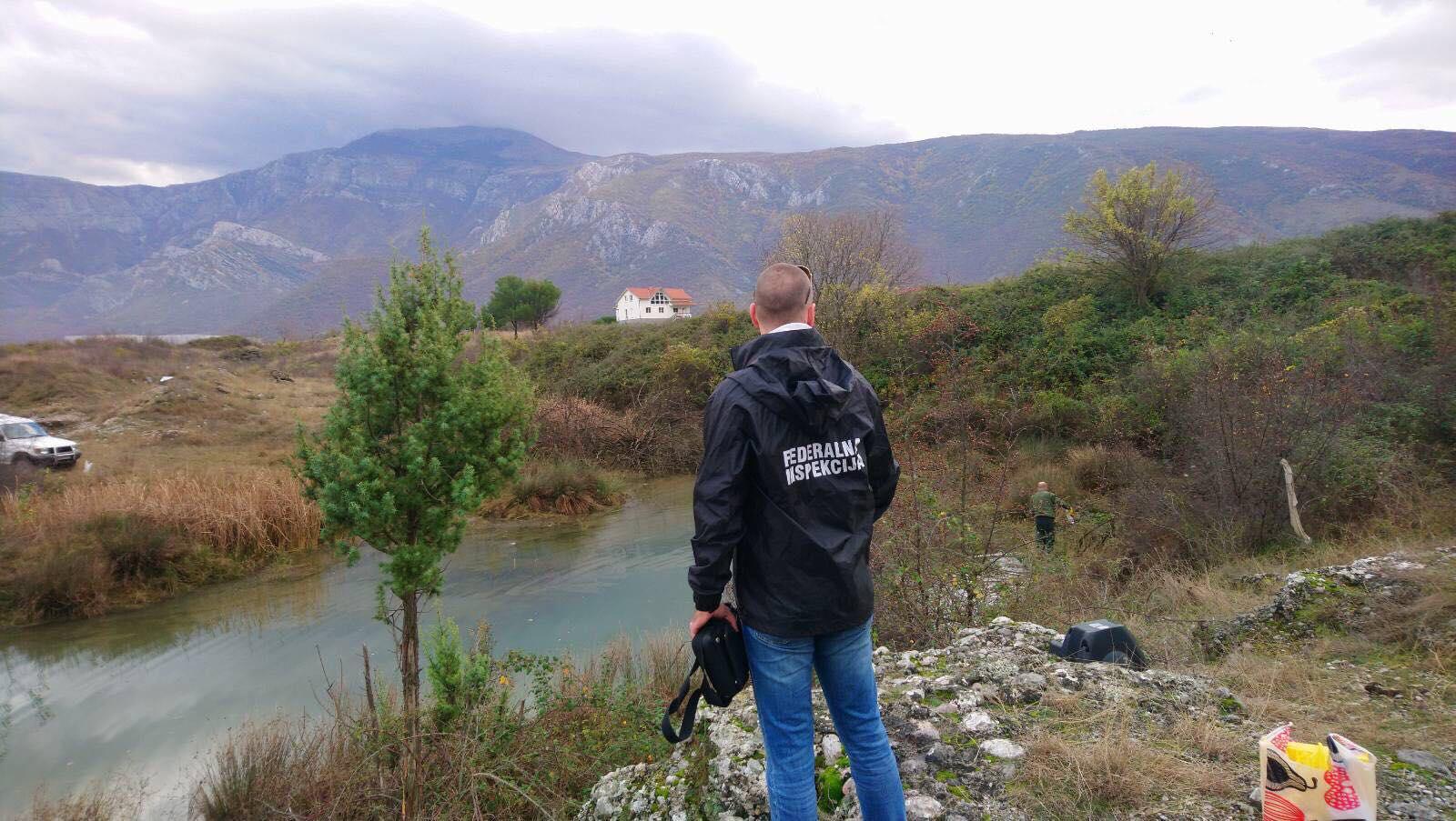 Vodni inspektor FBiH i policija ispituju pomor ribe u ušću Sušice kraj deponije ''Uborak''