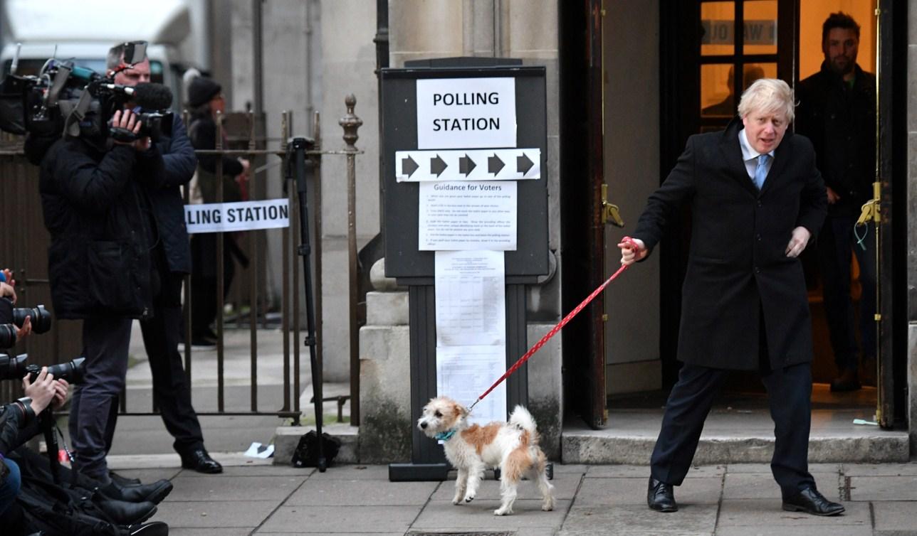 Izbori u Velikoj Britaniji, Džonson glasao sa psom, Korbina pratio lik iz "Ulice Sezam"
